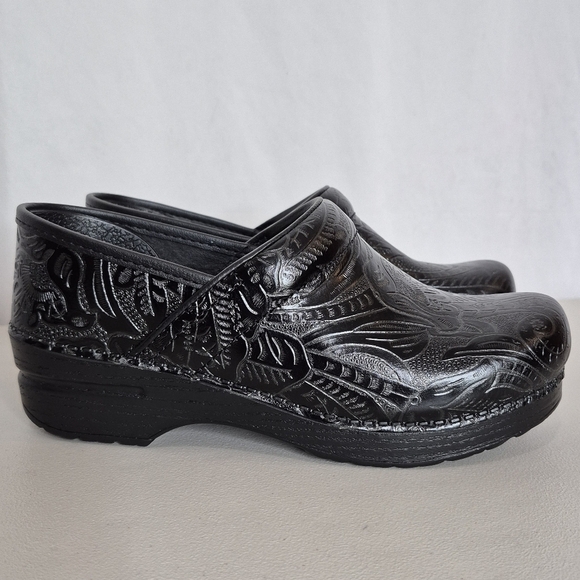 Dansko Professional Black Tooled Leather Clog - Size 9W - Picture 1 of 14